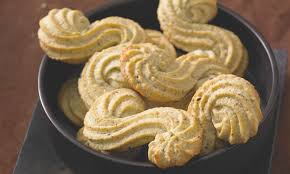 Auf ein mit backblech ausgelegtes backblech legen und im vorgeheizten. Spritzgeback So Bleibt Der Klassiker In Form Chefkoch De