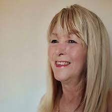 Anne Fleetwood's Instagram, Twitter & Facebook