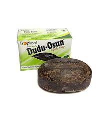 Schwarze seife (dudu osun in der sprache der yoruba, der größten volksgruppe im südwesten nigerias) wird seit jahrhunderten in westafrika hergestellt und zum waschen von haut und haaren verwendet. Schwarze Seife Das Multitalent Fur Schone Haut Und Haare