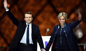Duminică, 7 mai, la închiderea urnelor și când sondajele îl dădeau câștigător sigur pe soțul ei, brigitte macron a făcut un gest surprinzător. Emmanuel Macron Declaratii Despre Diferenta De Varsta Dintre El Si Sotia Lui Brigitte Elle Ro