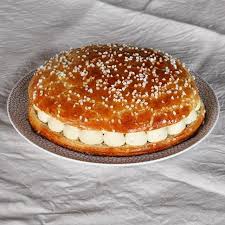 I Wish You A Lovely Day It Feels Like Summer All Over Again With This Tropezienne Tart Presented In My Degrenne Tart Plate Reci Tropezienne Vanille Gateau