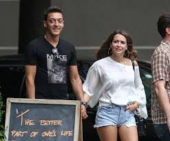 30 yaşındaki oyuncu eski kız arkadaşının bir 'yılan' olduğunu da söylerken. Arsenal Ace Mesut Ozil Accused Of Having Affair With Ex Bayern Star S Girlfriend Daily Star