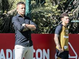 Rafinha charged by STJD for insulting referee after São Paulo's 2-1 loss to Grêmio; case to be heard Thursday