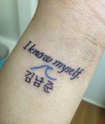 Rất nhanh chóng, ý nghĩa của hình xăm đã được fan phân tích như sau: Choang Vá»›i Nhá»¯ng Hinh XÄƒm Cháº¥t Lá»« Tá»« Cac Fandom Kpop