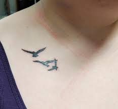 The tattoo is of three little birds drawn on the back of a shoulder to show that the birds are flying towards each other. Bob Marley S Three Little Birds Tattoo By Warren Tapscott At Depression Ink In Stouffville On Canada Tattoos