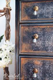 All that is required is an old rag or a paper towel. How To Use Gilding Wax On Painted Furniture Salvaged Inspirations