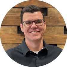 Lauren Yeary's Instagram, Twitter & Facebook