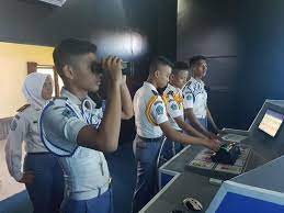 Dengan diterbitkannya kurikulum smk edisi 1999 nama program studinya dirubah menjadi pembuatan dan perbaikan badan kapal (ppbk). Pelayaran Smk Kal 2 Home Facebook