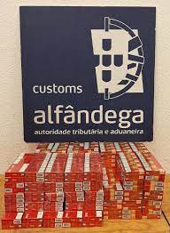Autoridade Tributária e Aduaneira - A Alfândega do Aeroporto de Lisboa  apreendeu 127.140 cigarros de várias marcas que se encontravam dissimulados  em malas de porão. Esta ação evitou que o Estado fosse
