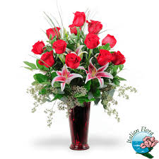Acquista il tuo mazzo di rose preservate di colore rosso e fai innamorare la tua persona speciale. Mazzo Di Rose E Gigli