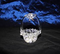 Http Svatbatami Com Svatbeni Aksesoari Podaraci Za Gostite Stuklena Koshnichka Wedding Accessories Interesting Art Crown Jewelry