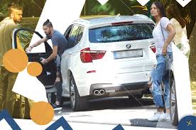 Alexandra dragnea trăiește de patru ani o frumoasă poveste de dragoste cu un tânăr din republica moldova. Bon Jovi De Romania AmanÄƒ SÄƒ I PunÄƒ Inelul De Deget Fiicei Lui Dragnea