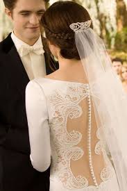 Bella wedding dress bella swan twilight breaking down the stunning. Brautkleid Von Bella Swan In Twilight Hochzeiten Twilight Wedding Dresses Twilight Wedding Bella Wedding Dress