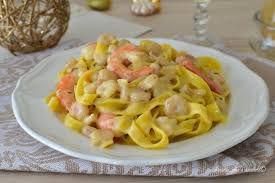 Aggiungete le code di gamberoni, il parmigiano. Tagliatelle Ai Gamberi Primo Piatto Di Pasta Della Vigilia Facile