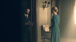 По роману маргарет этвуд the handmaid's tale и его экранизациям. Smotrim Serial S Profi Feministki O Rasskaze Sluzhanki Natatnik