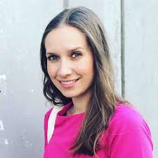 Say "Hi!" to Eva Raymond