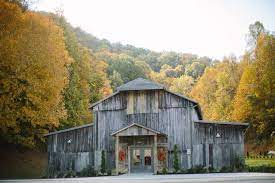 The Barn At Chestnut Springs Amazing East Tn Venue Minutes Away From Gatlinburg Tn Mountain Wedding Venues Barn Wedding Venue Tennessee Wedding Venues
