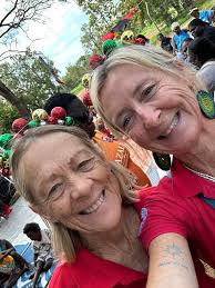 🎄🎄🎄MERRY CHRISTMAS FROM THE KIWANIS CLUB OF GLENDALE. 🎄🎄🎄 . ☃️🎅🎄The  main room was full to capacity, Christmas music filled the air and caroling  commenced after opening the meeting. 🎅🎁🤶 . 🎄🎅Traditions