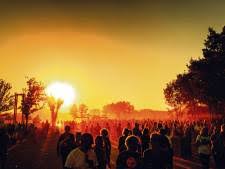 Een concertreeks van intieme concerten op een unieke locatie in amsterdam: Concertreeks De Amsterdamse Zomer Keert Met Maan En Andre Hazes Terug In Olympisch Stadion Show Bd Nl