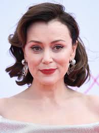 Queen Gloria, the Queen Mother Character in TCG Verse