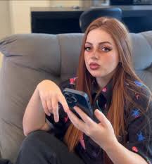 Isso se vc comprar no mercado a pré-cozida. Se comprar direto no ver-o-peso  só a maniva, vc cozinha por qto tempo quiser 🤣🤣🤣