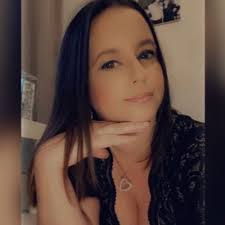 Michelle Llewellyn's Instagram, Twitter & Facebook