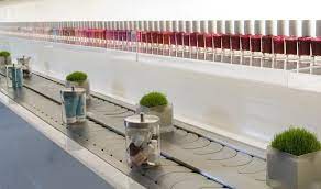 Bliss Spa Manicure Station With Amazing Shades Of Nail Polish Manicure Station Spa Design Spa Manicure