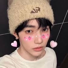 I could literally throw up thinking about any other man doing this but how  does he pull off cuteness so naturally……. Hao-chan