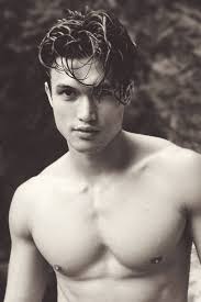 17 רעיונות של Charles melton❤❤❤