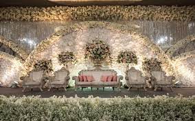 Demikian adalah informasi singkat mengenai dekorasi pelaminan pengantin minimalis sederhana dan modern. Inspirasi Dekorasi Pelaminan Modern Dan Mewah Wedding Market
