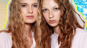 A few spritzes of sea salt spray through dry hair before leaving the house is the difference between flat, uninspiring lengths, and textured tousles that are destined we've whittled down the very best sea salt sprays for your hair that won't leave your lengths feeling sticky, matted or uncomfortably heavy. 10 Best Sea Salt Sprays For Pretty Beachy Waves Stylecaster