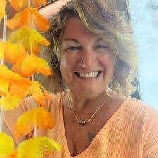 One of the worst days of their lives turned into the best day, because it  lead to safety. Mirabel and Isabela's story begins now! 🩷