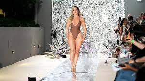 Camila Bernal V. Marissa Dubois - Fusion Fashion Events - Miami Art Basel  2023 - EPORNER