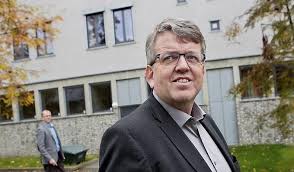 Spokesperson, person who speaks on behalf of a group. Vaga Vil Bare Betale Lonn Til En Ordforer Abc Nyheter