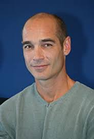 Deux enfants, jacques mayol et enzo molinari, passionnés de plongée, se chamaillent pour la possession d'une pièce d'or. Jean Marc Barr Imdb