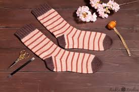 Looking for a good deal on knit socks? How To Knit Socks For Beginners Easy Step By Step Tutorial Video