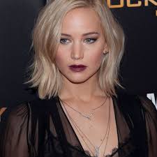 As a matter of fact, wearing short haircuts in 2021 is a trend that has taken over women from all around the globe, and celebrities were the first fans on the list. 23 Flattering Hairstyles For Oval Faces
