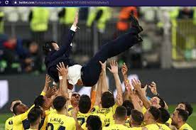 Catatan baru itu muncul setelah pelatih berusia 49 tahun tersebut mengantarkan villarreal keluar sebagai juara usai mengalahkan manchester united lewat drama adu penalti. C Pkdoszt Xsym