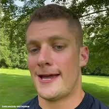 I just wanted to take a quick moment to say that I'm gay. I've been meaning  to do this for a while now but I finally feel comfortable getting it off my