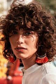 Ricci, mossi, corti, lunghi, con la frangia: Tendenza Ricci 2020 La Frangia