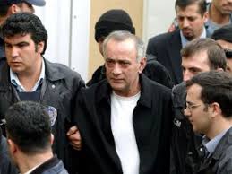 Hakkında gözaltı kararı bulunan 33 çete üyesinden 27'si gözaltına alındı. Alaattin Cakici Nin Adamlarina 11 Ilde Operasyon