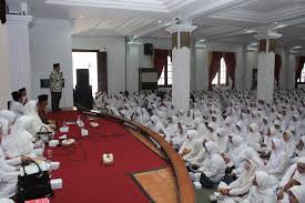 Ada tangga hendak memanjat tiang. Nasib Negara Tergantung Perempuan Pemerintah Provinsi Jawa Tengah
