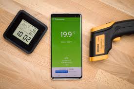 Classic celsius / fahrenheit thermometer in your hand features: Can A Smartphone Measure Temperature Like A Thermometer Phonearena