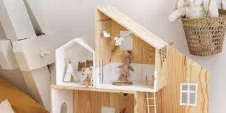 Par contre, la maison de poupée en bois, ce grand classique de notre enfance, fait récemment son grand retour. Diy Recup Comment Fabriquer Une Maison De Poupee Soi Meme Marie Claire