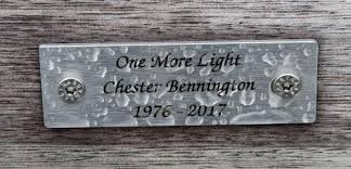There are 6 arms tattooed on his back, it was made by his friend who said that it was the visual representation of how chester reaches out and grab the audience. Gedenkstatte Fur Den Rockmusiker Chester Bennington Ohlsdorf Zeitschrift Fur Trauerkultur