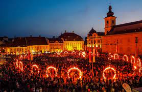 Festivalul international de teatru de la sibiu este organizat de teatrul national radu stanca sibiu, de primaria municipiului si de consiliul local al municipiului sibiu, cu sprijinul ministerului culturii si patrimoniului national, al institutului cultural roman, al universitatii lucian blaga din. Aproximativ 700 000 De Spectatori La Festivalul InternaÈional De Teatru De La Sibiu EdiÈia 2018 Eveniment Tribuna