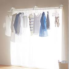 楽天市場 ベルメゾン 浮かせて干す 窓上に設置する カーテン物干し 物干し カーテン レール カーテンレール 洗濯 室内干し 室内 干し 部屋干し 部屋 コンパクト リビング 便利 屋内 竿 セット 取り付け簡単 家具 インテリアのベルメゾン 室内物干し