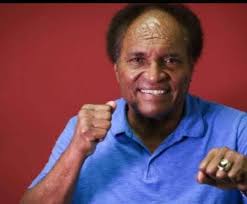 ESTRELLAS DE NUETRO PUEBLO* Carlos Colón nació en el barrio Jauca de Santa  Isabel, una comunidad agrícola del sur de Puerto Rico. En 1961 emigró con  sus padres y seis hermanos a