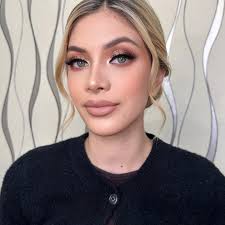 Hello everyone!! I'm offering my Makeup and Hair services ✨ *Prom &  Graduation Special 👩‍🎓 * 📸 Photoshoot available with some Promos * * 🦋  Sweet 16 & Quinceanera Makeup and Hair