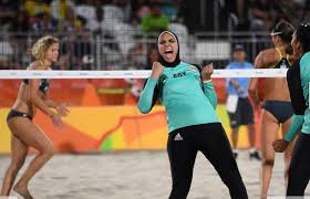 Beach volleyball, by its very name, has historically been played on the beach. Rio 2016 Des Images Choquantes De Doaa Elghobashy Au Beachvolley